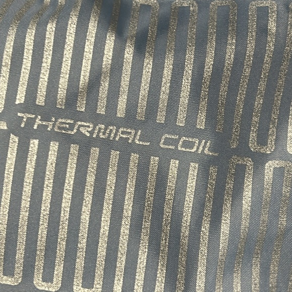 Columbia Thermal Coil style insulated jacket.  Zip front and pockets.  1X - Picture 6 of 12